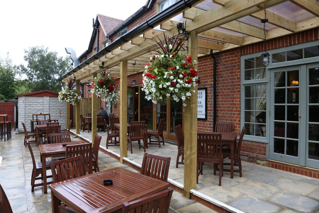 Crown And Anchor Hotel Woking Exterior photo